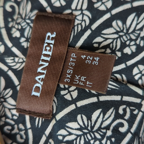 Danier 100% leather bomber jacket - Picture 7 of 11